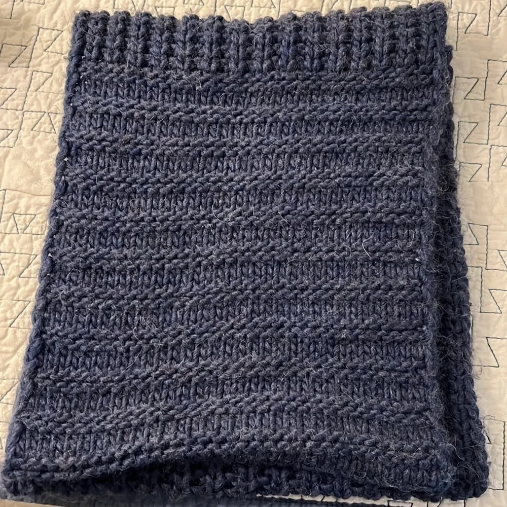 Blue‎ sweater scarf